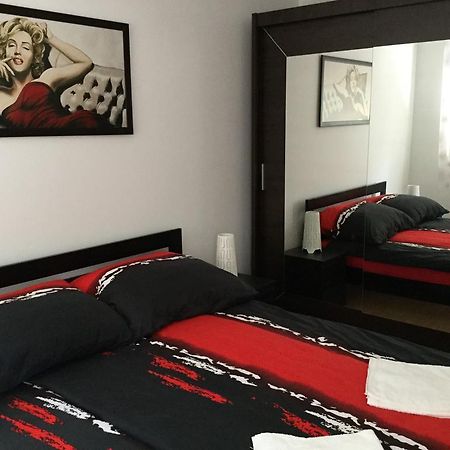 Adam'S Apartment And Free Parking 布达佩斯 外观 照片