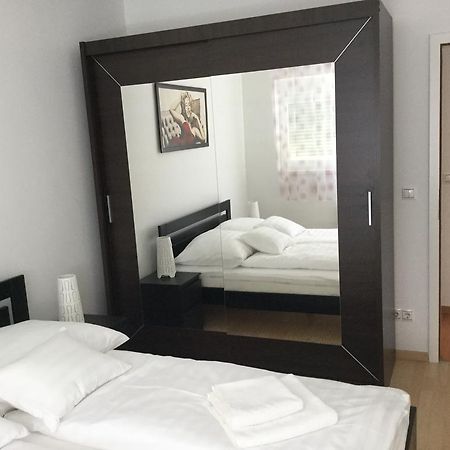 Adam'S Apartment And Free Parking 布达佩斯 外观 照片