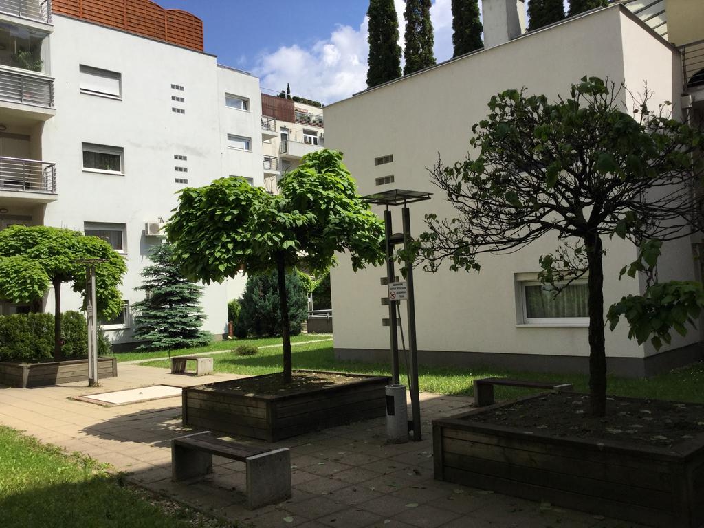 Adam'S Apartment And Free Parking 布达佩斯 外观 照片