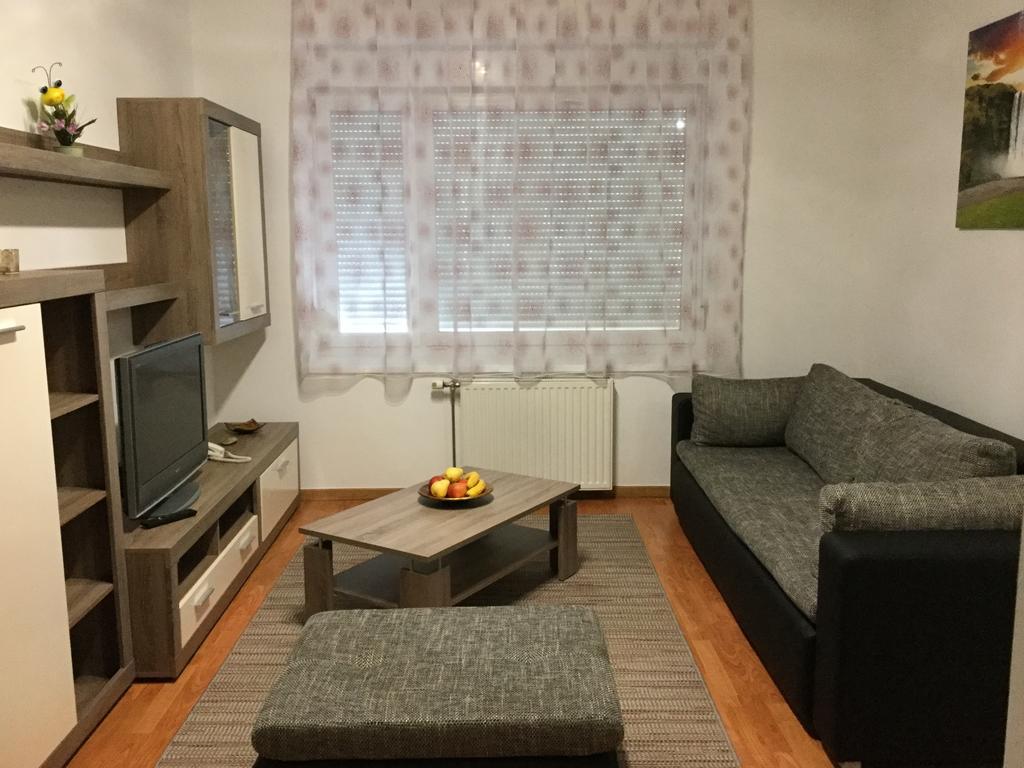 Adam'S Apartment And Free Parking 布达佩斯 外观 照片